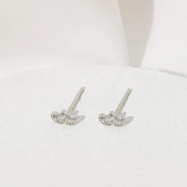 Shlomit Ofir Boucles D'oreille>Puces Juliette - argenté et cristal